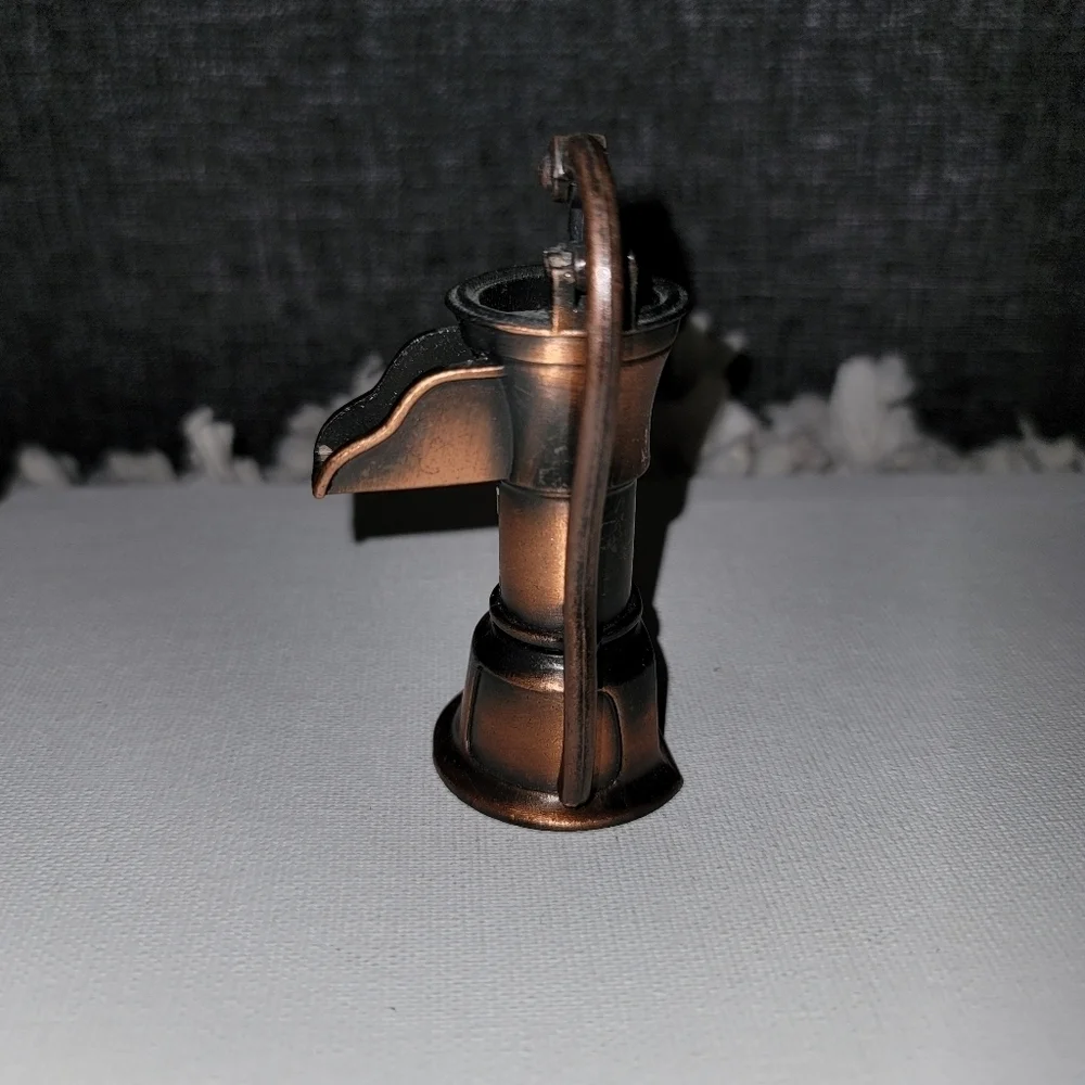 Vintage Miniature Die Cast Metal Pencil Sharpener‎ Water Pump 3.25
